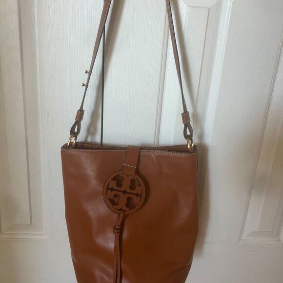 Tory Burch Large Miller Bucket Bag - Picture 2 of 6